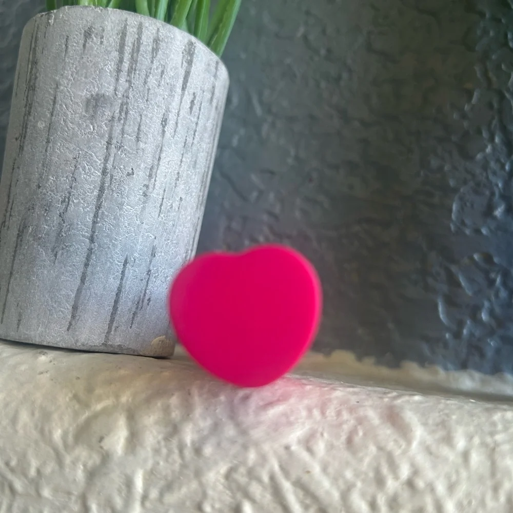Revolution Heartbreak Concealer Buttermilk with Pink Heart Cap NWT